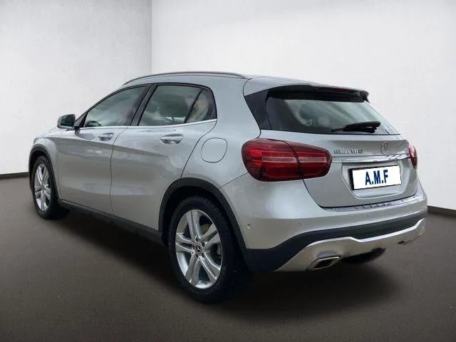 MERCEDES BENZ Classe GLA GLA 180 Sport Image 3