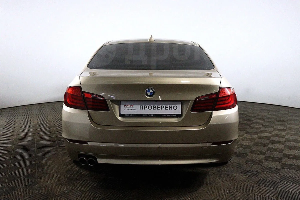 BMW 5-Series Image 6